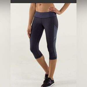 EUC Lululemon Women’s Cut the Crop Black/Purple Athletic Leggings Pockets - 6